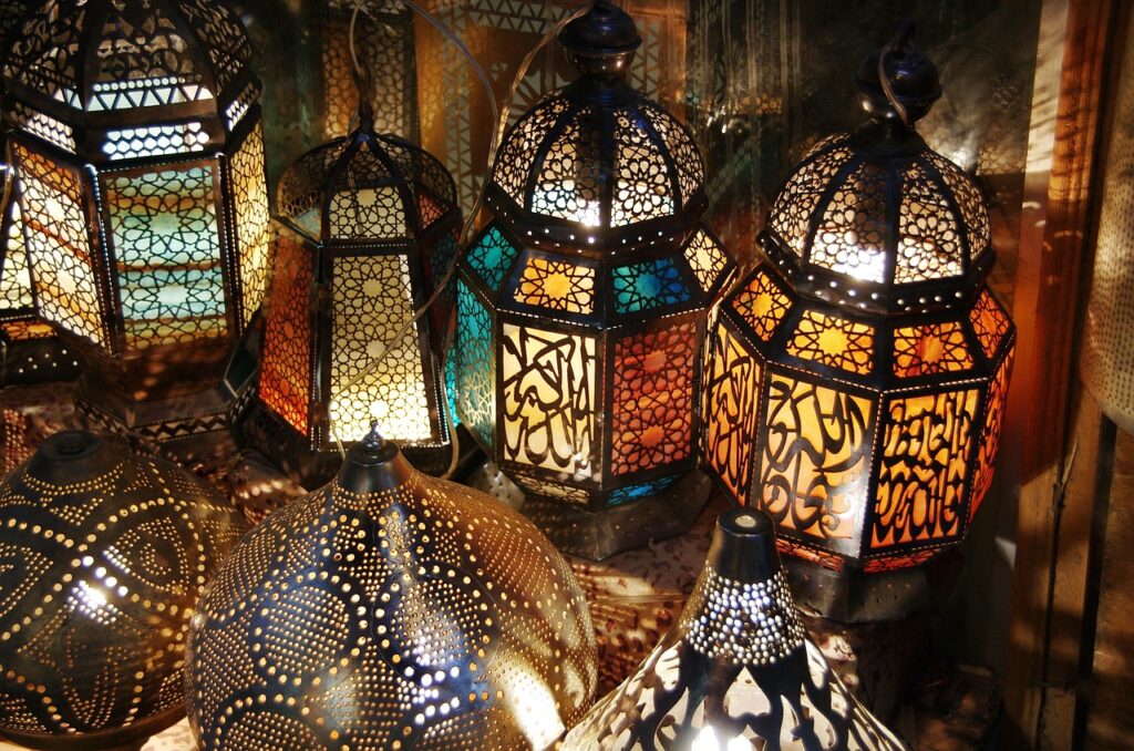 Kahire Khan el-Khalili çarşısında gümüş işleri