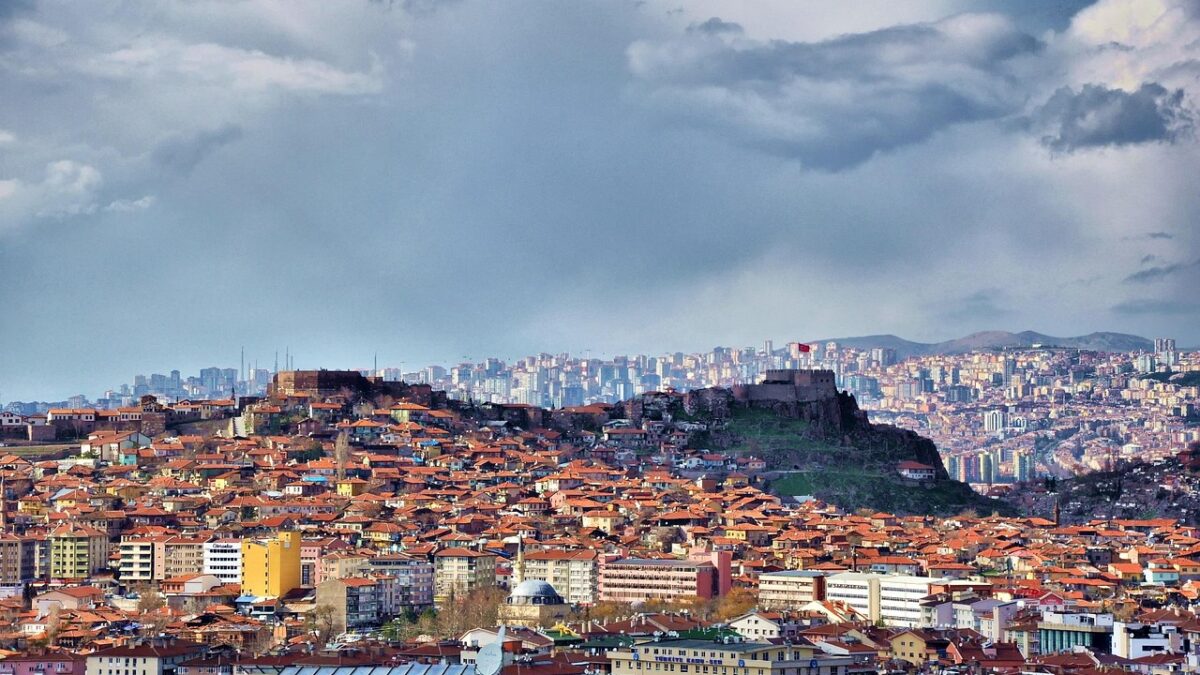 Ankara Kalesi ve şehir manzarası