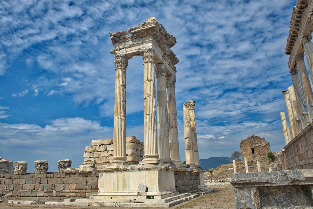 Bergama'daki Asklepion şifa merkezinin antik kalıntıları