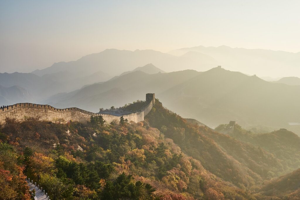 Çin'in Pingyao kentinde Ming ve Qing dönemlerinden kalma sur ve kule manzarası