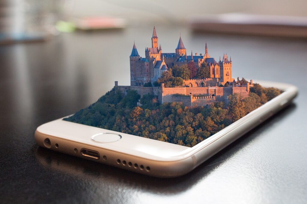 Asya havaalanında telefonunu kullanan bir gezgin