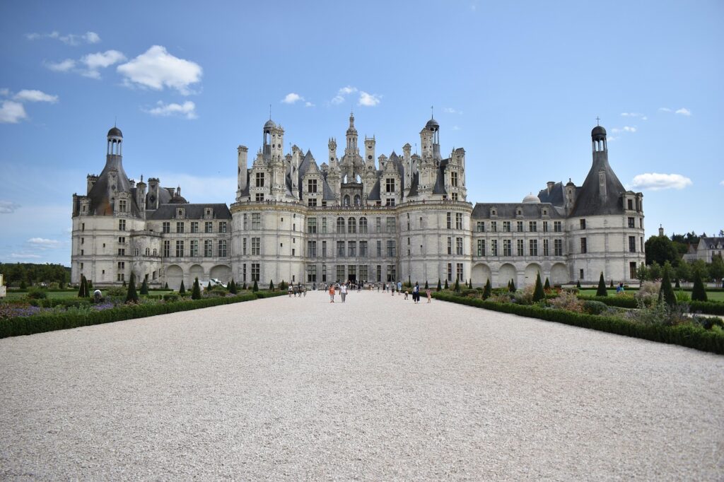 Loire Vadisi'ndeki Chambord Şatosu'nun geniş cephesi
