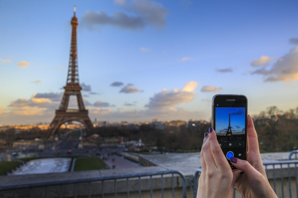 Gezi sırasında telefonla fotoğraf çekmek