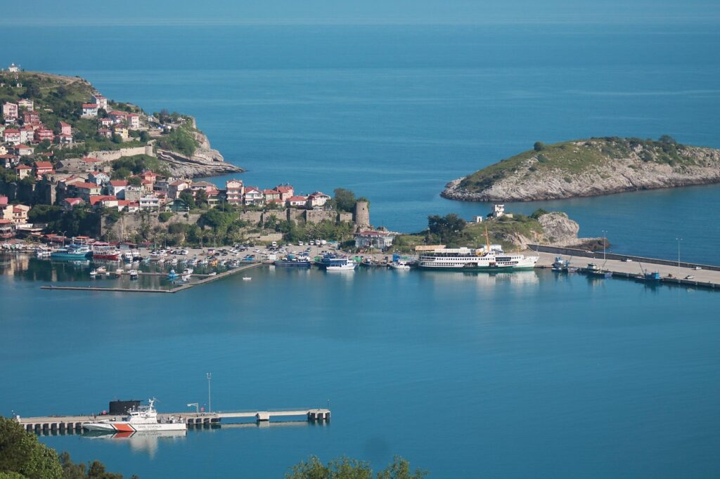 Amasra yarımadası ve kale çevresinin Karadeniz manzarası
