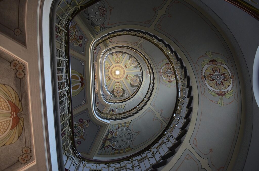 Atlas Pasajı çevresindeki Art Nouveau tarzı cephe süslemeleri