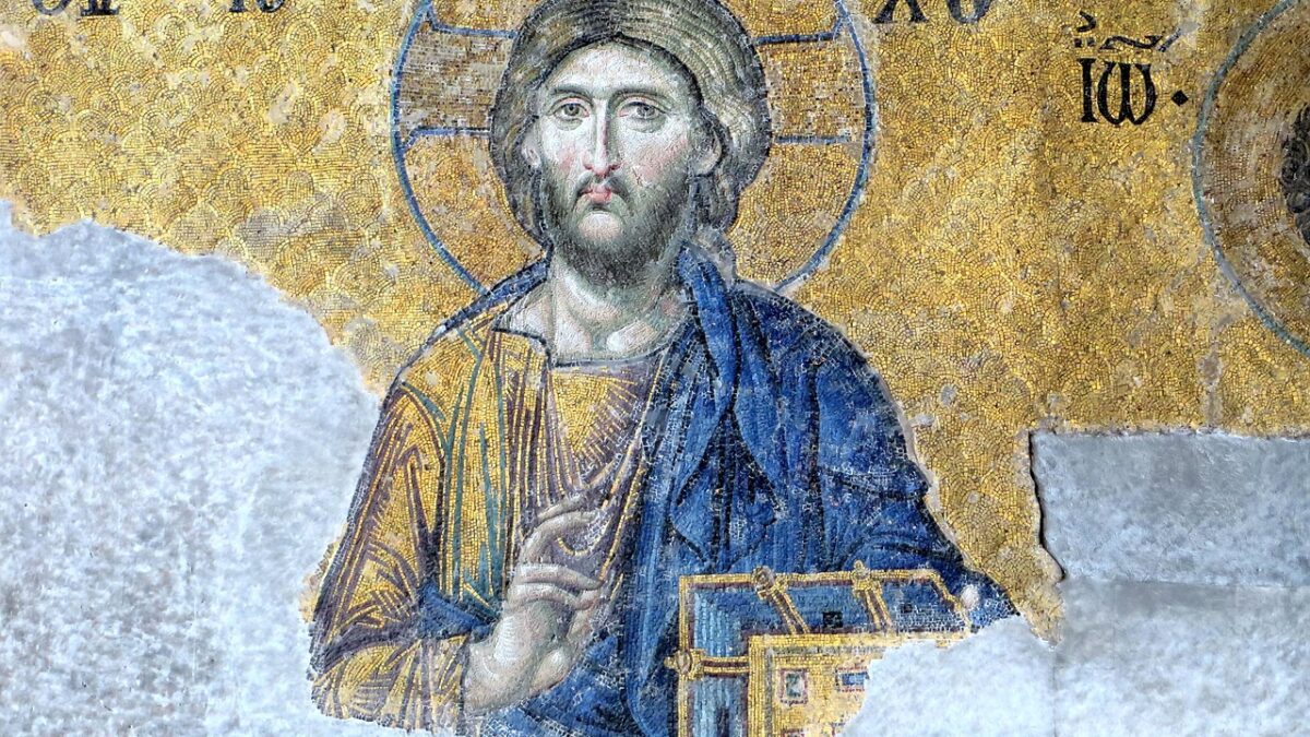 Türkiye'de Bizans izleri taşıyan tarihi bir kilise ve manastır manzarası