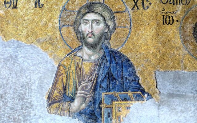 Türkiye'de Bizans izleri taşıyan tarihi bir kilise ve manastır manzarası