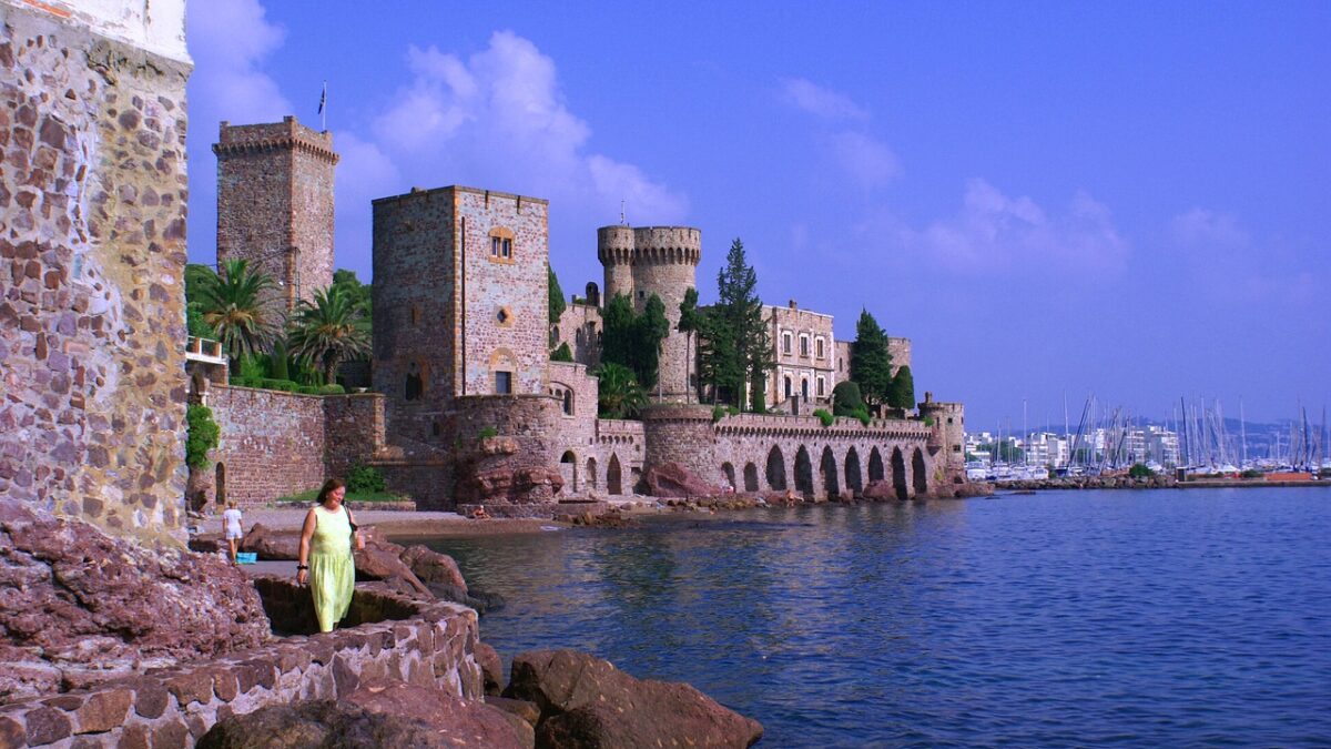 Bodrum Kalesi ve liman manzarası, karavan rotası için kapak görseli