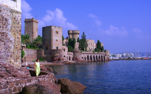 Bodrum Kalesi ve liman manzarası, karavan rotası için kapak görseli