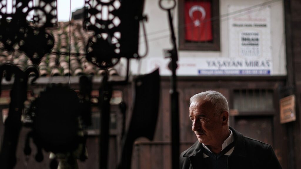 Safranbolu'da taş döşemeli sokak ve tarihi konaklar