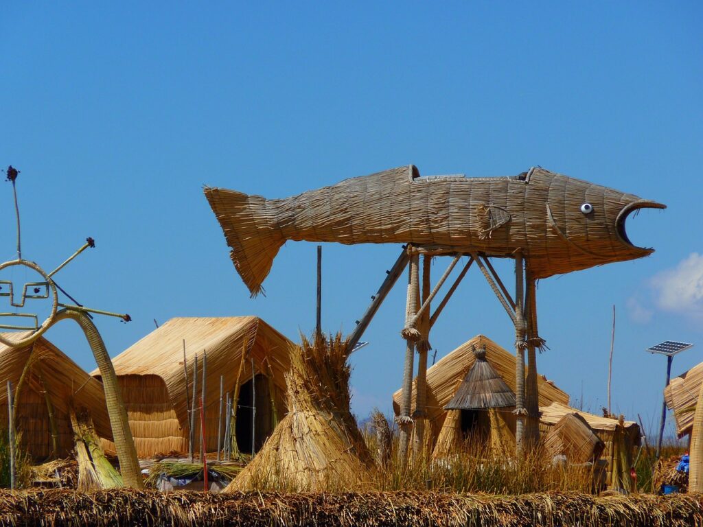 Titicaca Gölü üzerinde kamıştan yapılmış yüzer adalar