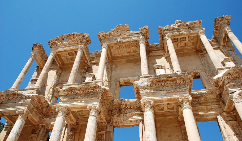 Selçuk yakınlarındaki Efes antik kentinin kalıntıları