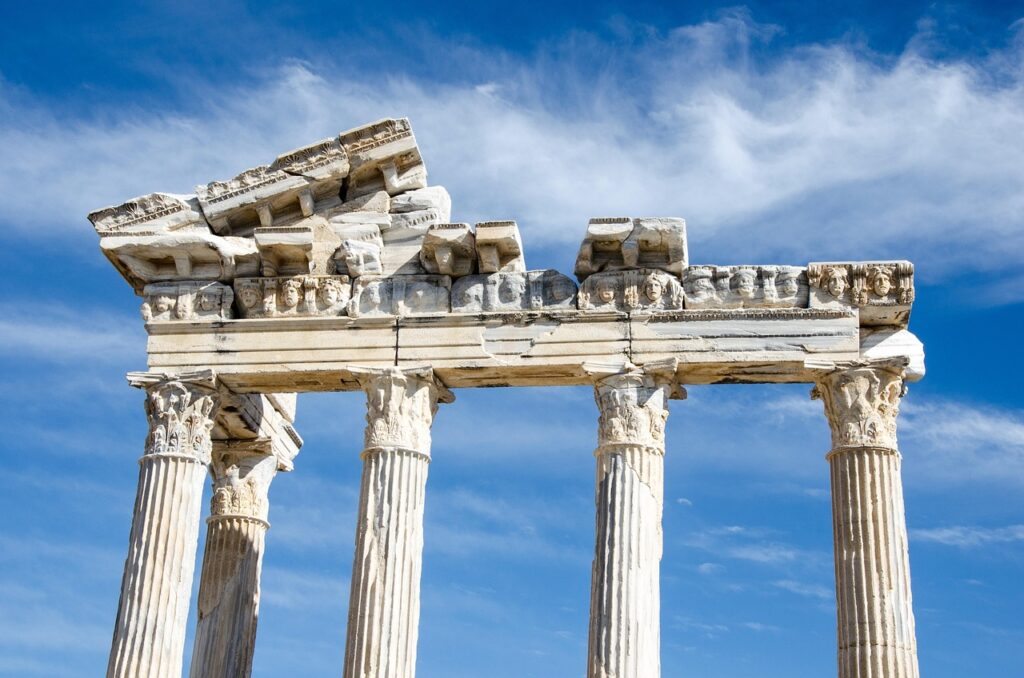 Knidos antik kentinin deniz kenarındaki kalıntıları