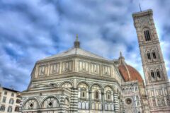 Floransa Duomo kubbesi ve Toskana şehir silueti
