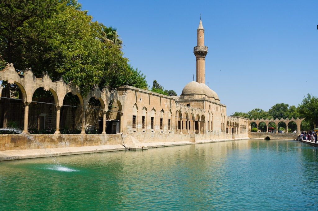 Şanlıurfa Balıklıgöl çevresinde akşam manzarası