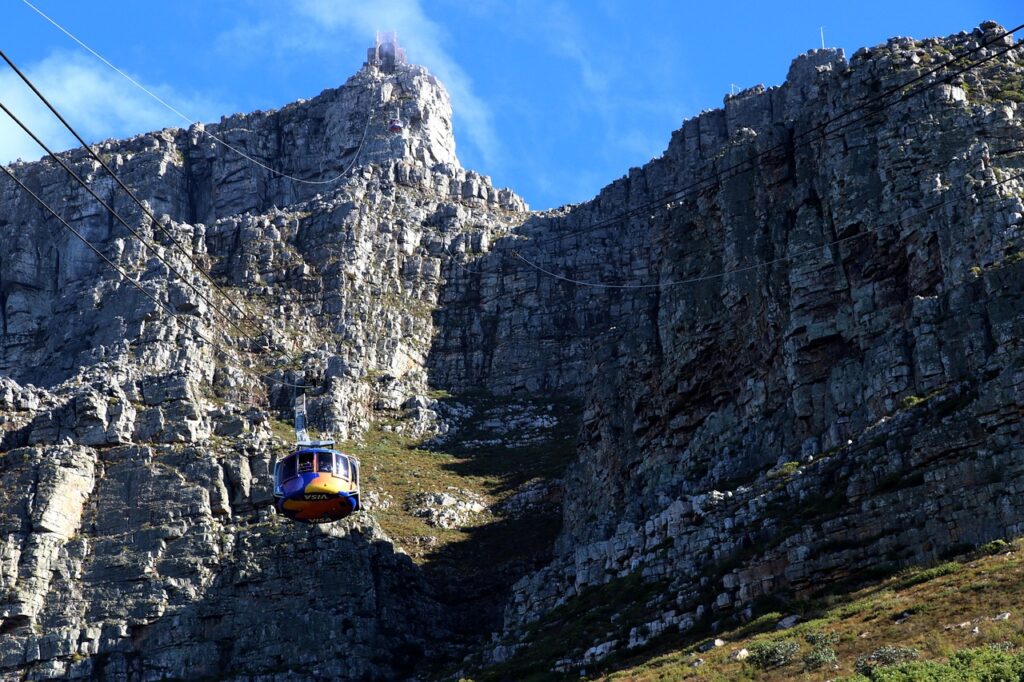 Masa Dağı teleferiği ve Cape Town manzarası