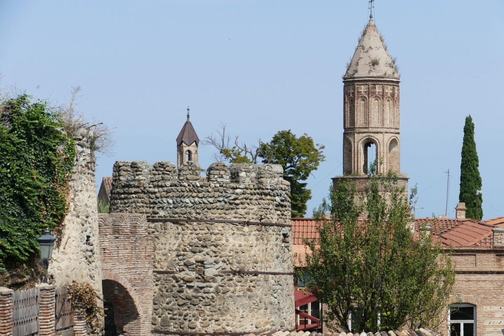Sighnaghi'nin surlarından Alazani Vadisi'ne uzanan manzara