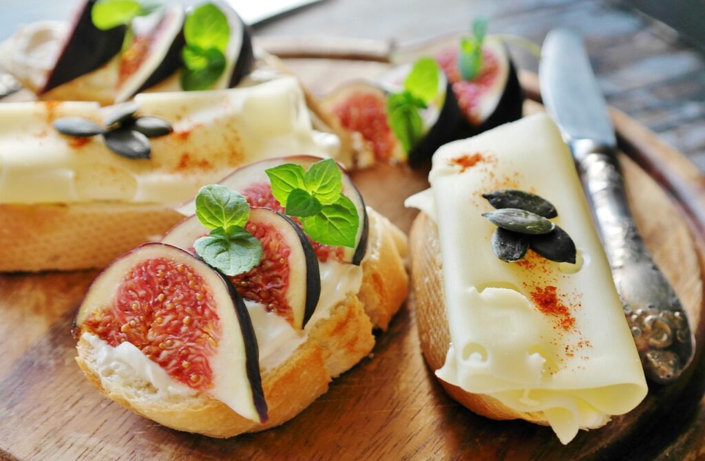 Gürcistan mutfağından peynirli hachapuri ekmeği