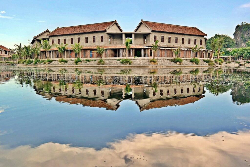 Ninh Bình'de Trang An mağaralarında sandal turu