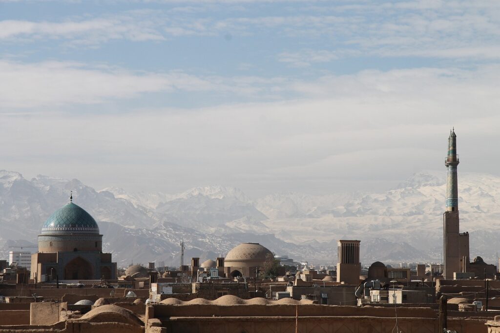 Yazd'ın rüzgar kuleleri ve kerpiç evleri
