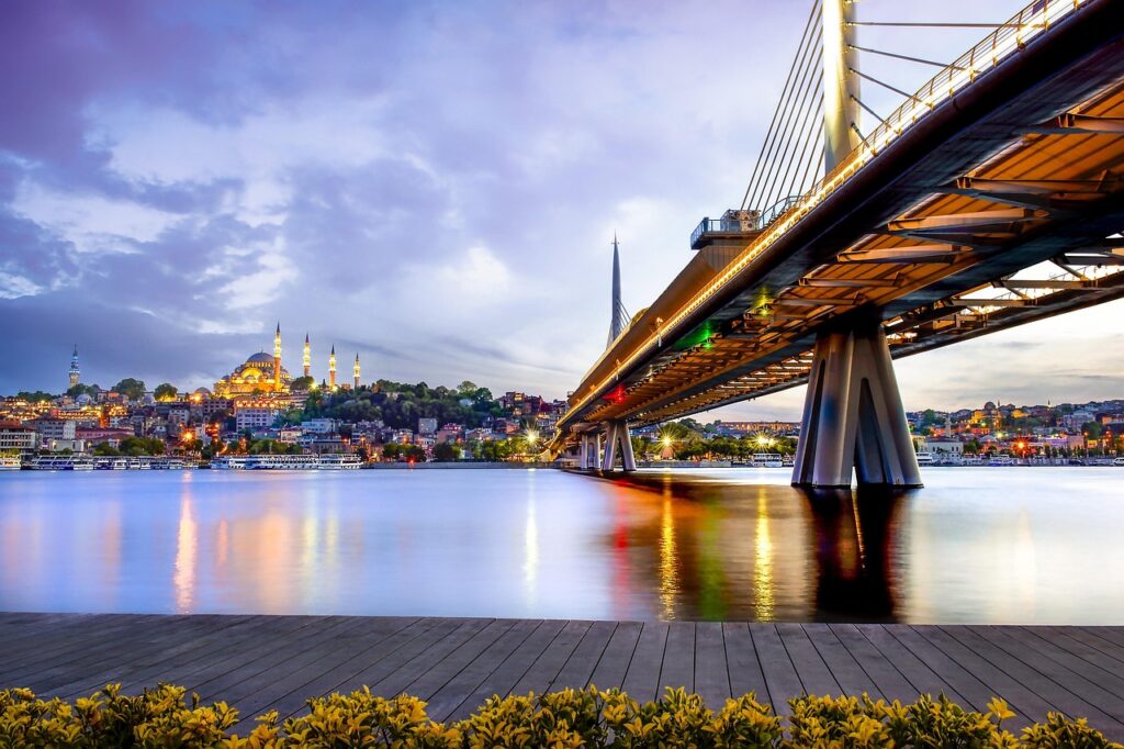 Eyüp Sultan Camii ve Haliç manzarası
