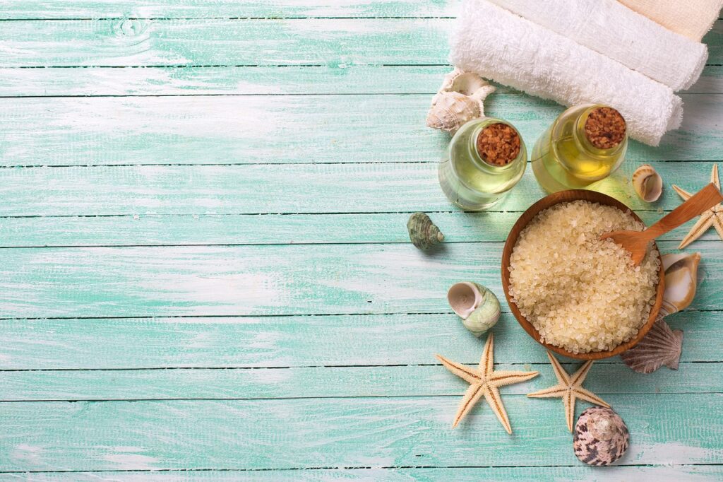 Hamam ziyaretinde kullanılan peştemal ve geleneksel bakır kaseler