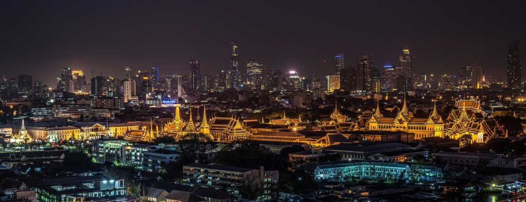 Yogyakarta Kraton sarayının geleneksel avlusu ve mimarisi
