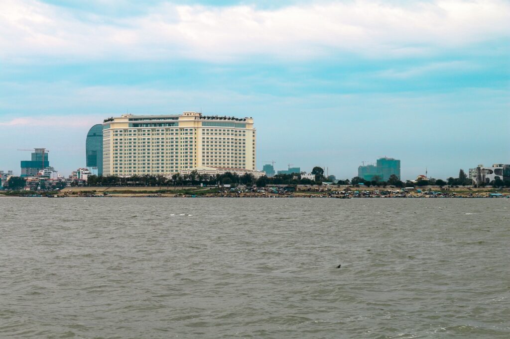 Phnom Penh'de Mekong kıyısı manzarası