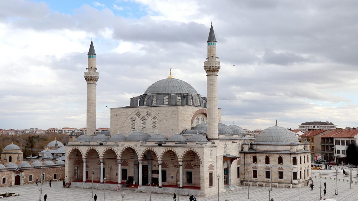Konya'daki Alaaddin Camii ve Alaaddin Tepesi manzarası