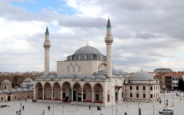 Konya'daki Alaaddin Camii ve Alaaddin Tepesi manzarası
