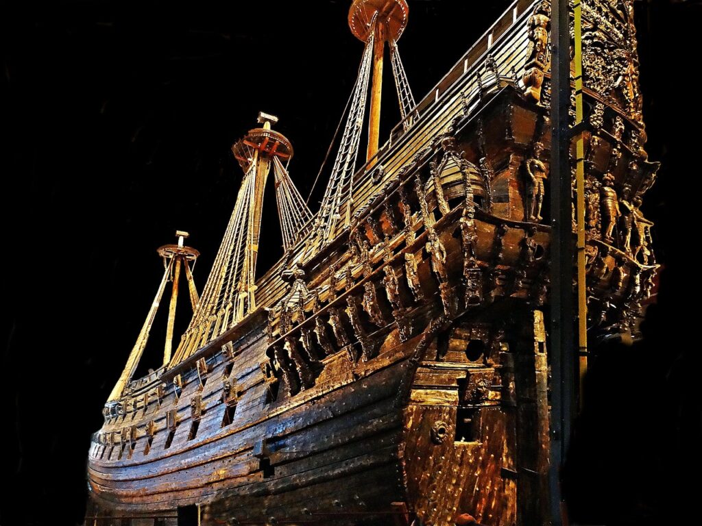 Stockholm'deki Vasa Müzesi'nde restore edilmiş tarihi savaş gemisi