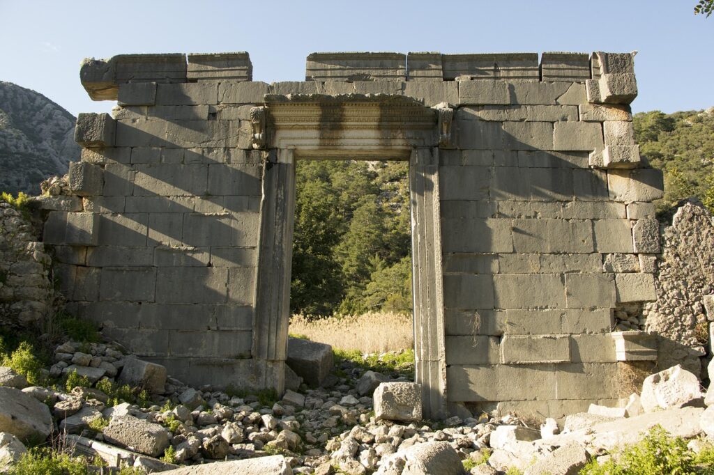 Patara'nın uzun kumsalı ve kıyı boyunca uzanan doğal görünüm