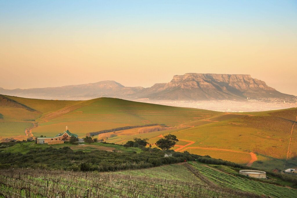 Cape Town’da Table Mountain ve şehir manzarası