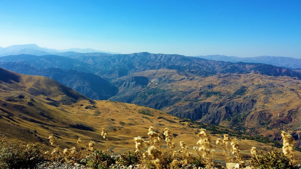 Kâhta ve Adıyaman çevresinin dağlık manzarası