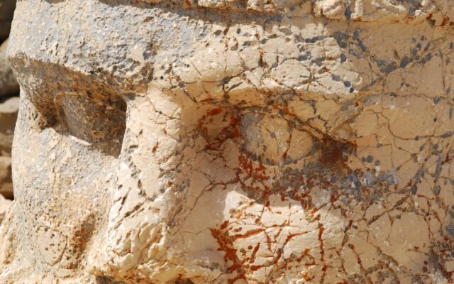Nemrut Dağı'ndaki taş heykeller ve gün doğumu manzarası