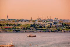 İstanbul'da Osmanlı sarayı bahçesi ve tarihî yapılar