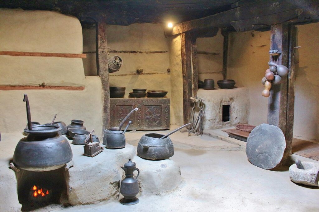 Karimabad'ın üzerinde yükselen tarihi Baltit Kalesi