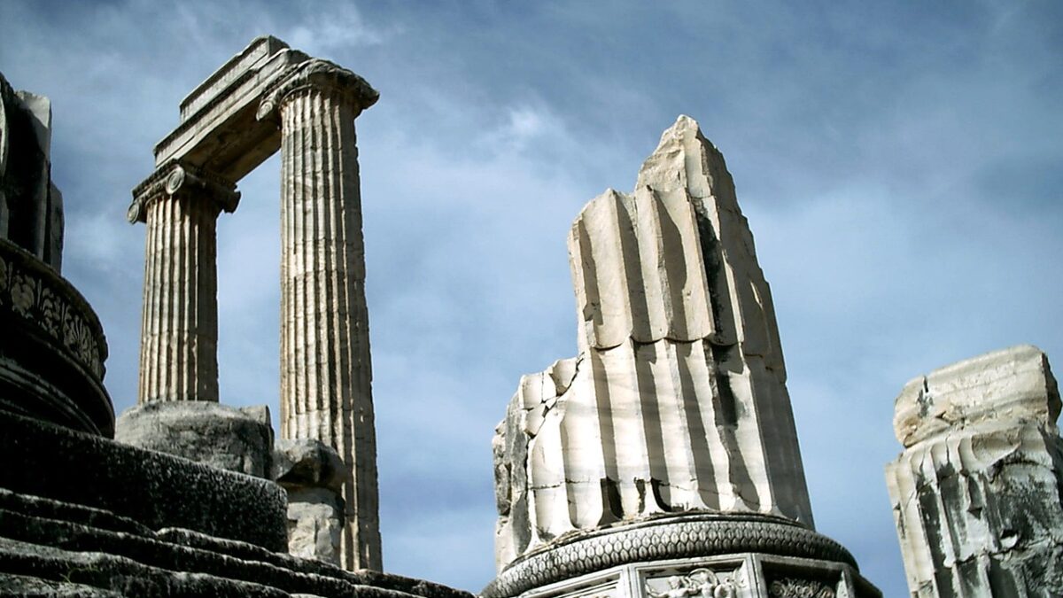 Didyma Apollon Tapınağı'nın devasa sütunları ve Aydın antik kentleri