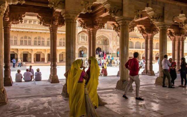 Rajasthan'da sonbahar güneşinde Jaipur, Jodhpur ve Udaipur'a ait kale ve saray manzarası