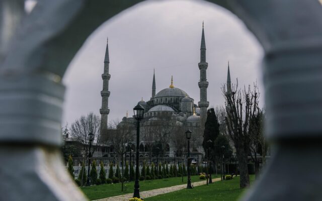 Sonbahar ışığında Sivas Divriği Ulu Cami ve taş işçiliği detayları