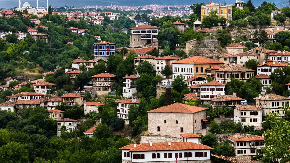 Safranbolu'da ahşap cepheli tarihi bir konak otel