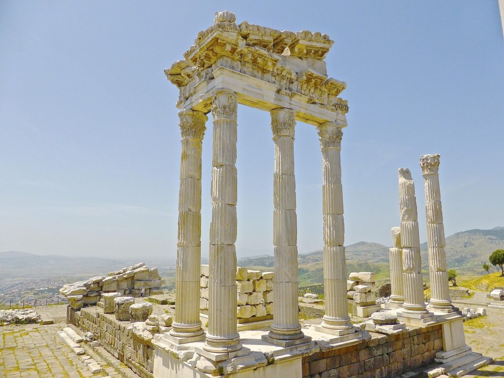 Bergama Akropolü'nün geniş görünümü