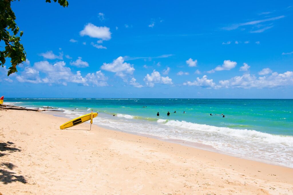Phuket'in Patong plajında gün batımı manzarası
