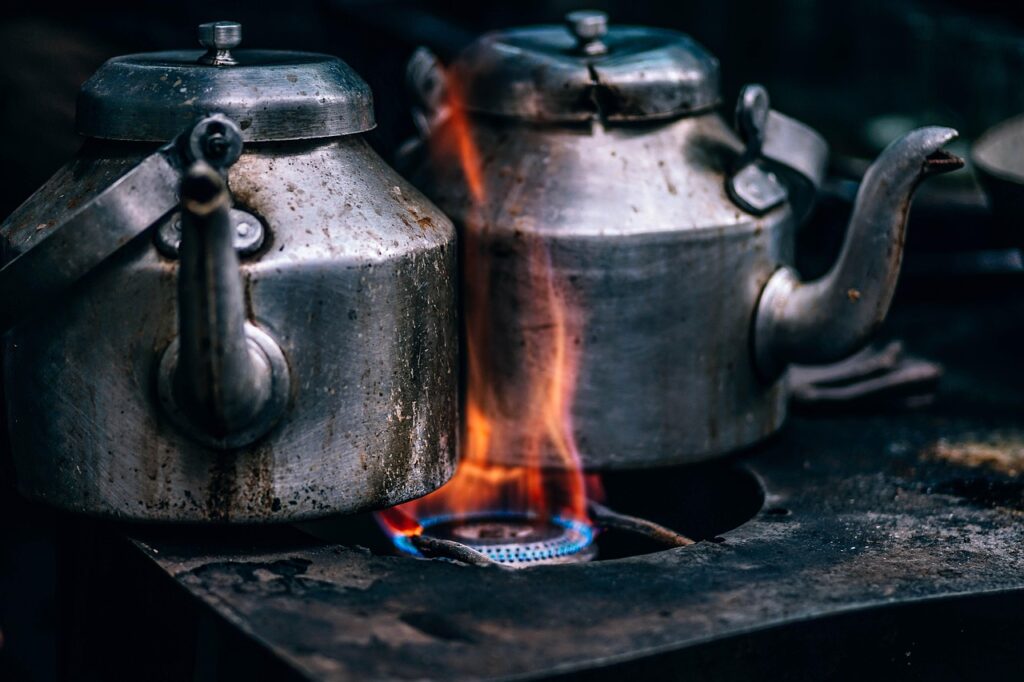 Dominika'daki Boiling Lake'ten yükselen buhar