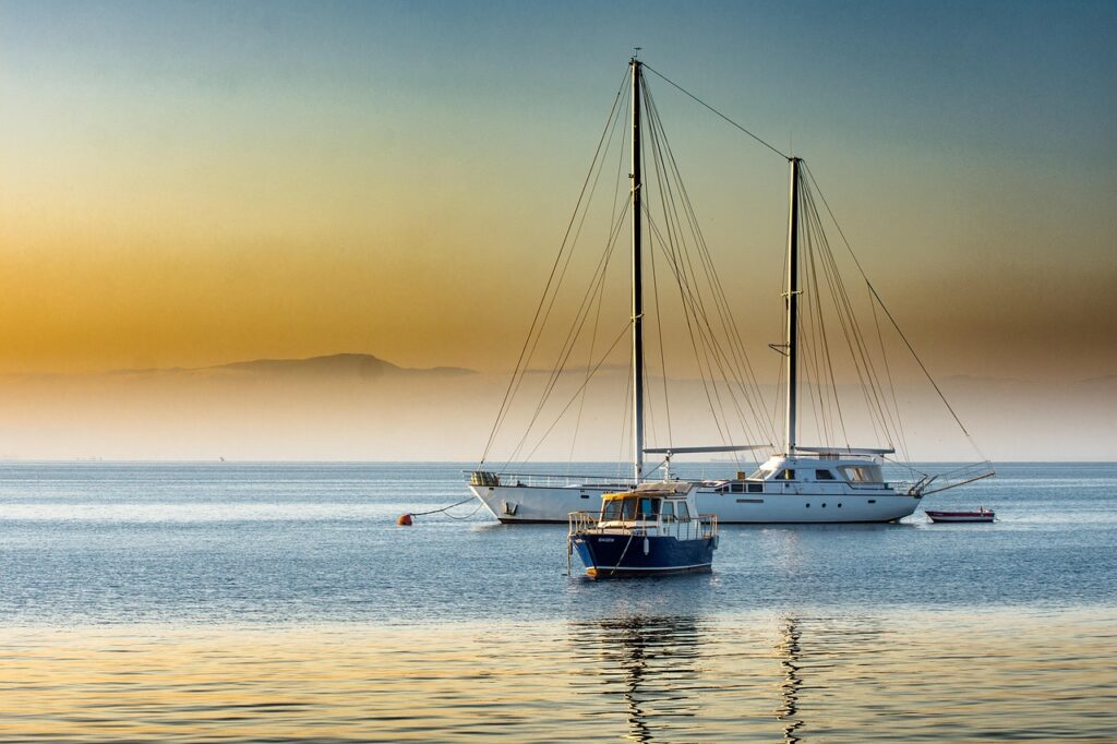 Muğla kıyısında günübirlik tekne turuna çıkmış yolcular