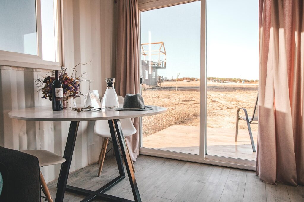 Apart otel tarzı küçük ve konforlu bir oda