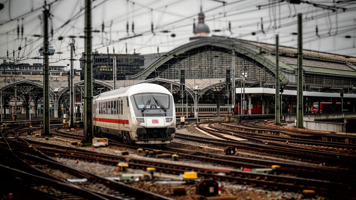 Yurtdışı tatilde ucuz ulaşım için şehirler arası otobüs ve tren seçenekleri
